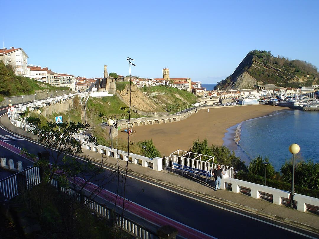 Getaria: ızgara balık ve fare biçimli bir tepe